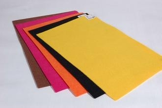 L'aiguille du polyester pp a poinçonné non le textile tissé orange rouge épaisse de vert bleu de 0,9 millimètres